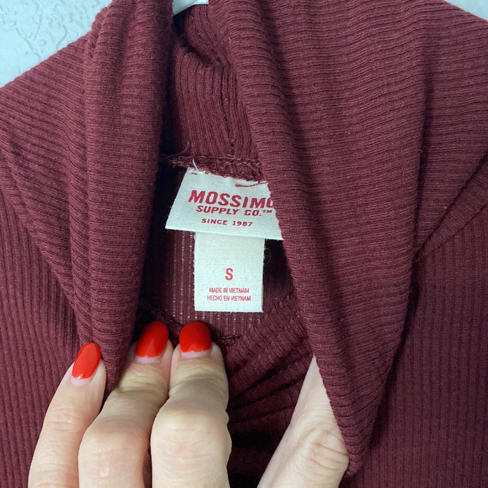 Maroon Turtle Neck - Picture 2 of 2